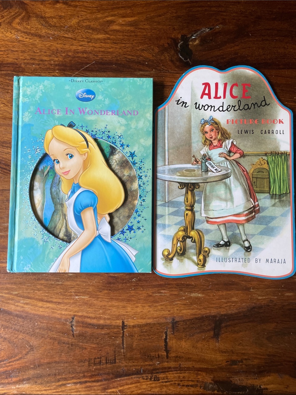 2 Alice in Wonderland: Walt Disney 2010 HC + Laughing Elephant 2013 Maraja PB